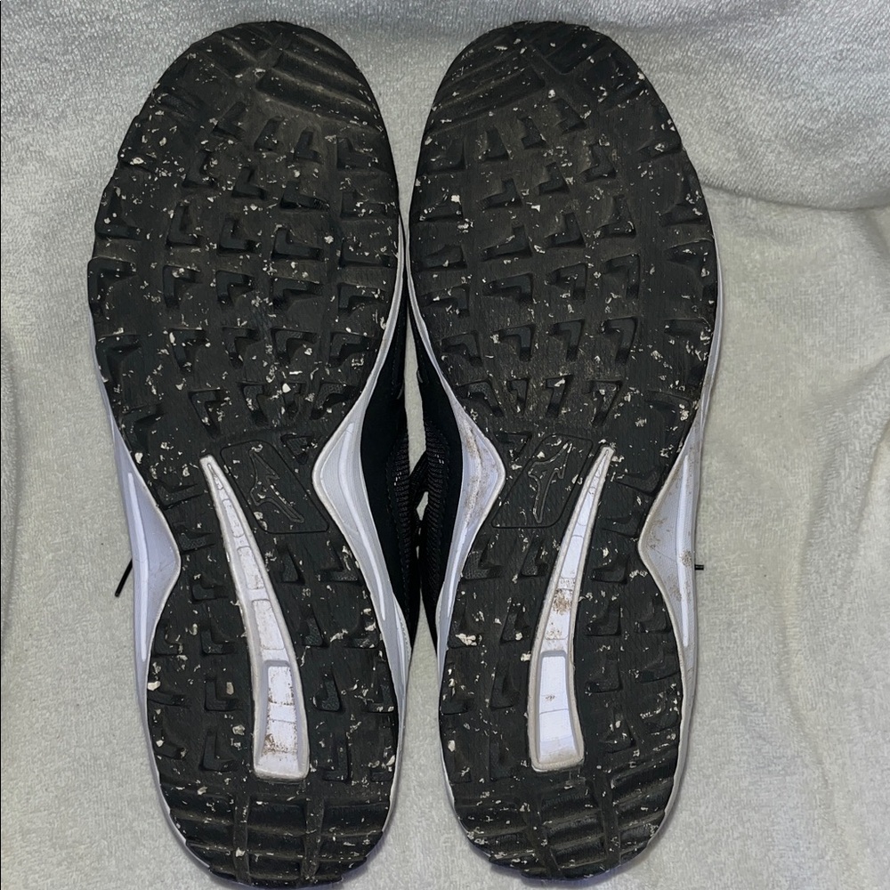Mizuno Men's Black and Gray Athletic Shoes - Picture 9 of 9